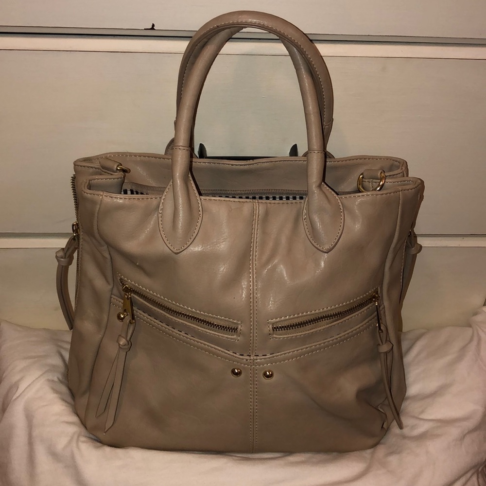 Tan, cream purse. Lightly used NEW CONDOTION